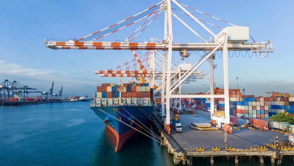 China acelera, Brasil bate recorde e frete dispara: o que está mudando no Comércio Exterior