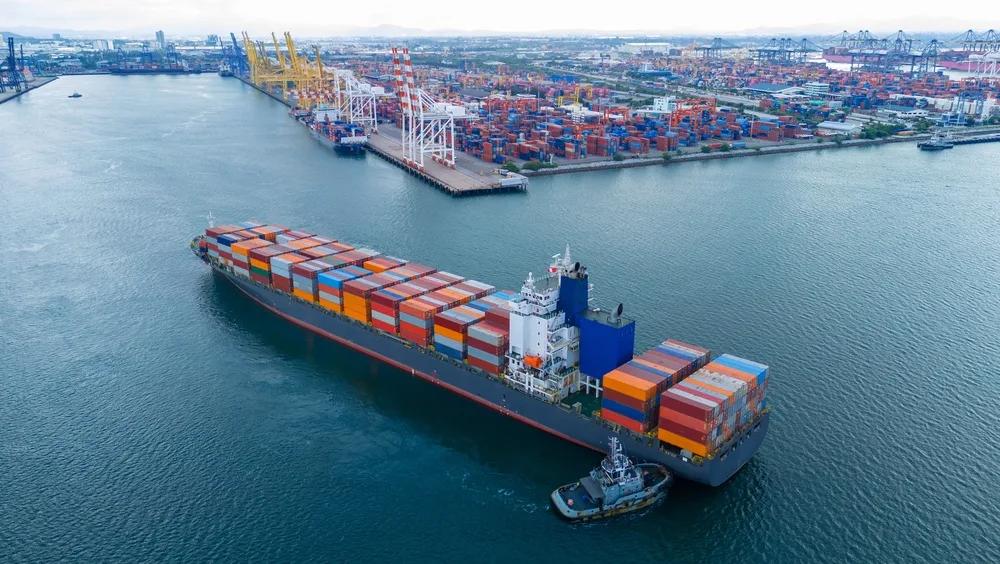 Comércio global sob pressão: Brasil amplia mercados, mas enfrenta novos riscos